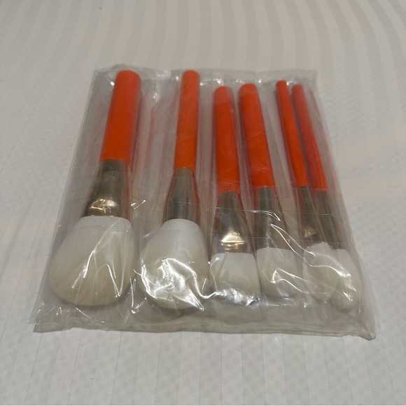 BNIB Units Orange Series Face Set - 6 brushes - Picture 3 of 4